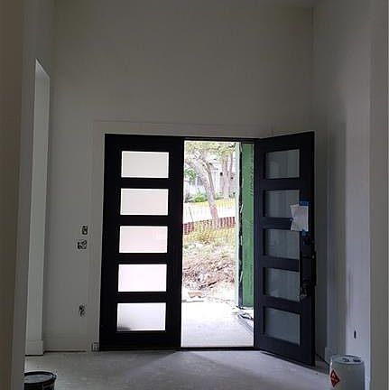 5th image of 702 Rolling Green Dr
