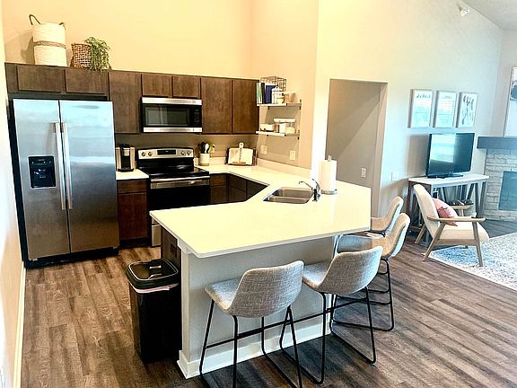 3rd image of 2511 NE Oak Dr Unit 4