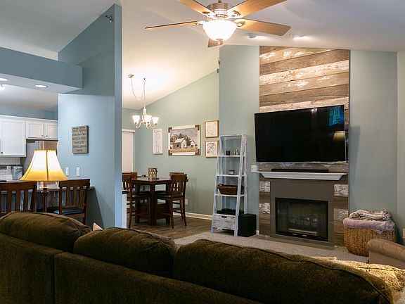 2nd image of 191 W Oak Leaf Dr Unit It