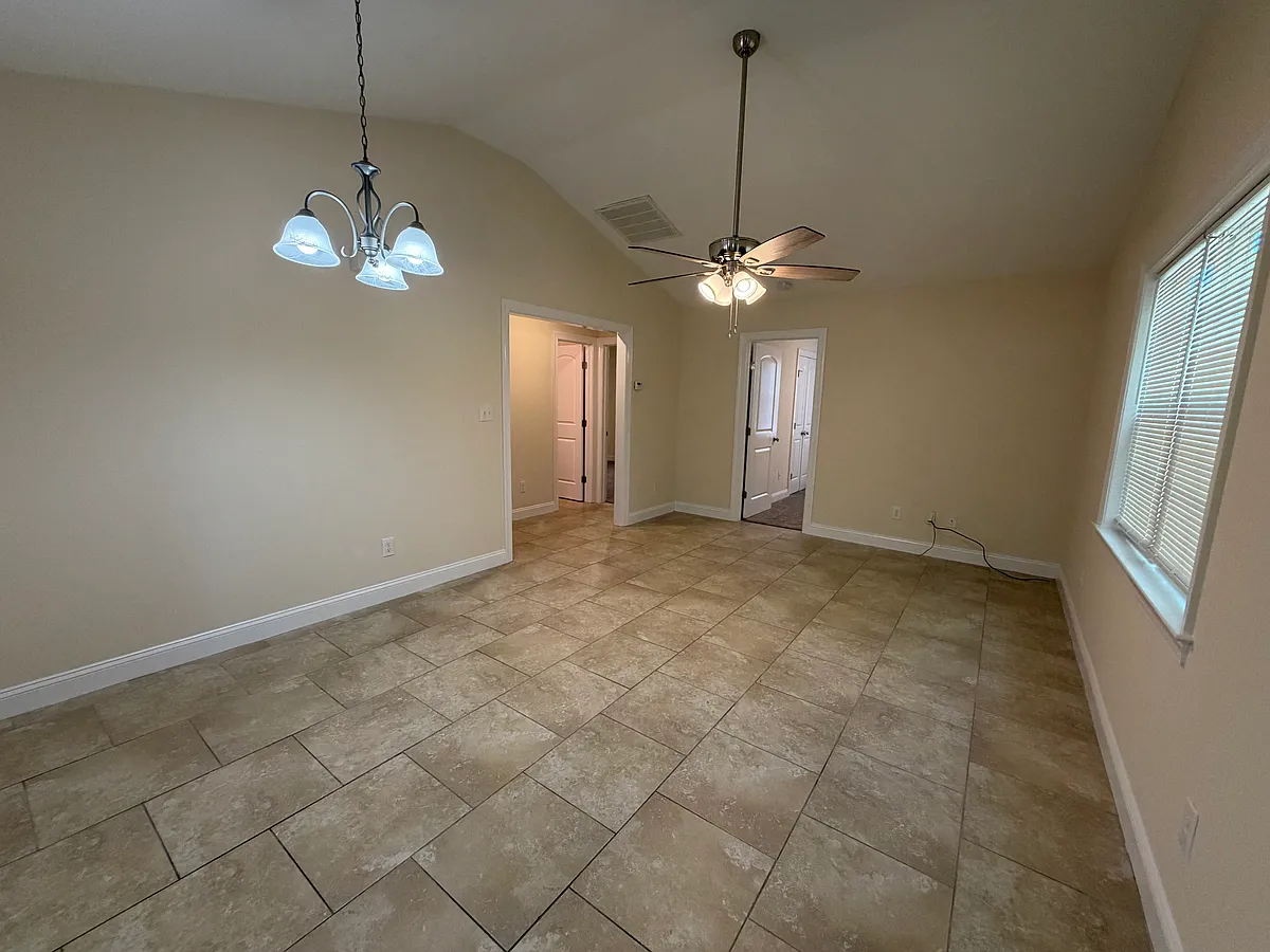 Building Photo - 3710 Ashbrook Dr NW #3B