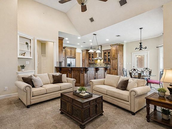 5th image of 2217 Bernie Ave