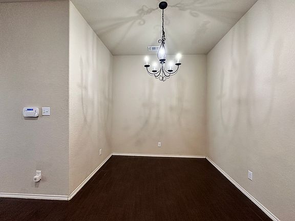 5th image of 502 Creekside Cir