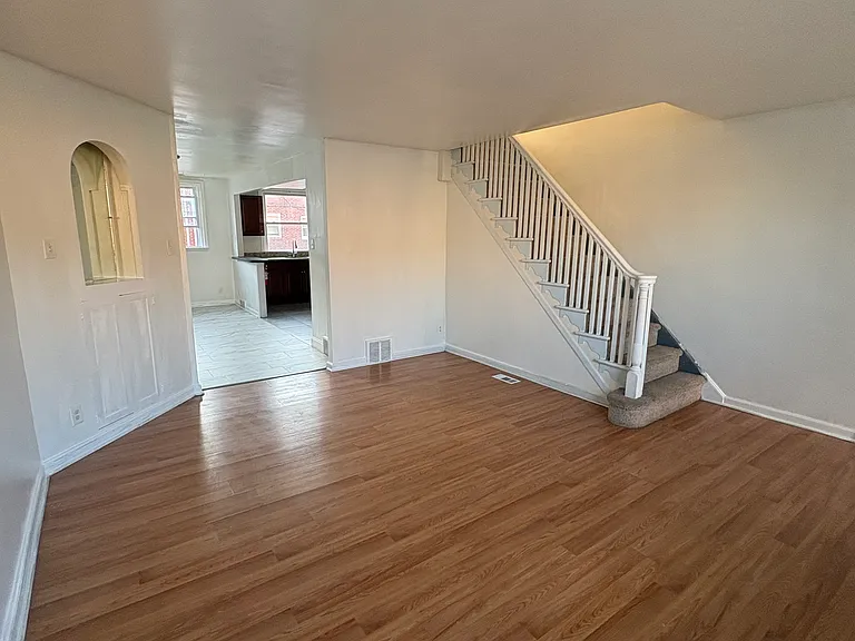 6612 Eastwood St — Photo 2