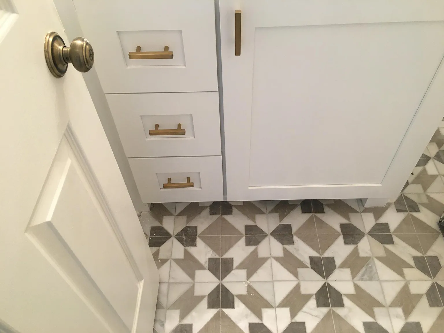 5 bed, 2700 sqft, $2,500 — Photo 3
