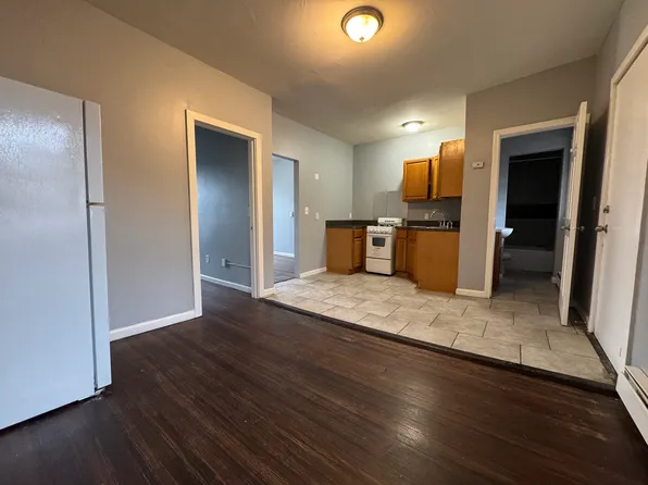 3 Putnam St APT 3, Hartford, CT 06106