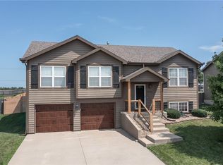 16210 Margie Ln, Basehor, KS 66007