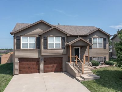 16210 Margie Ln, Basehor, KS, 66007