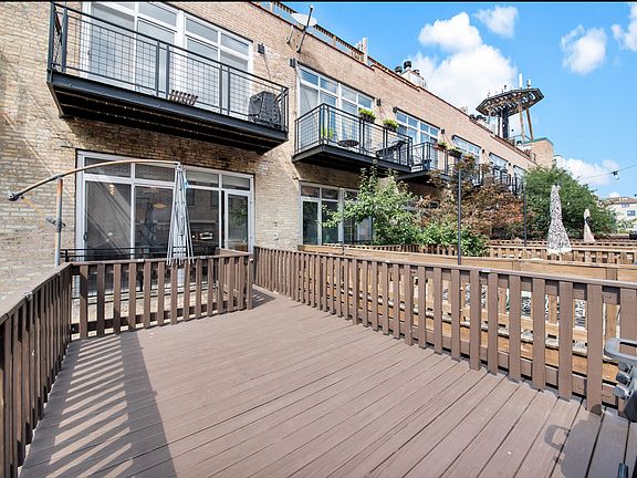 4th image of 2333 W Saint Paul Ave APT 202