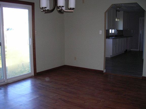 2nd image of 606 Avenue E