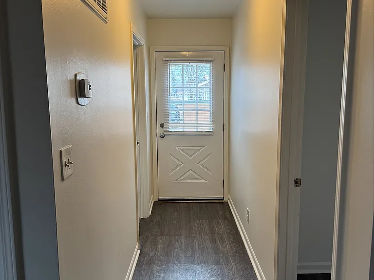 607 Armstrong St #1/2 — Photo 13