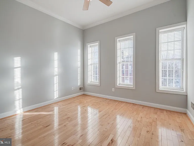 142 W Clement St — Photo 21