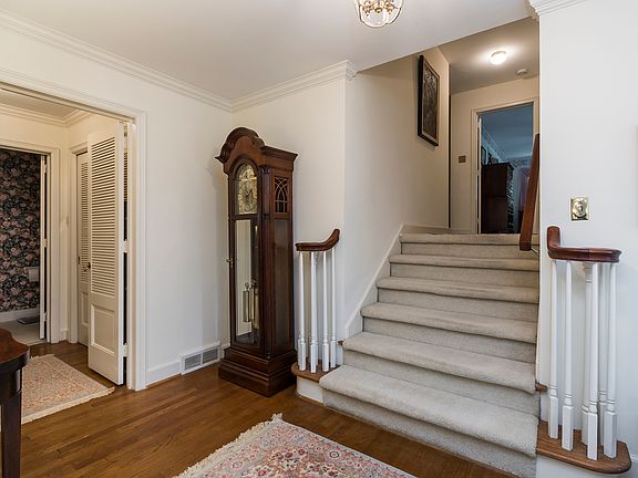 3rd image of 602 Elmwood Drive