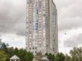 88 Corporate Dr #403, Toronto, ON M1H 3G6