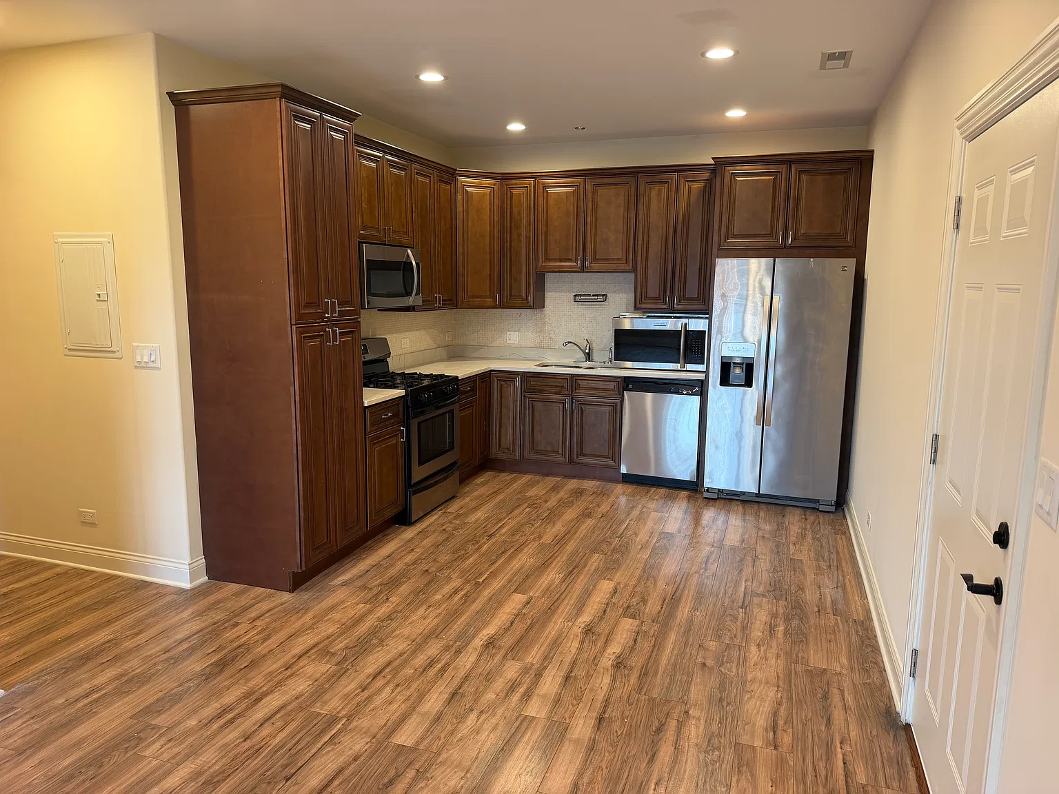 2 bed, $1,550 — Photo 2