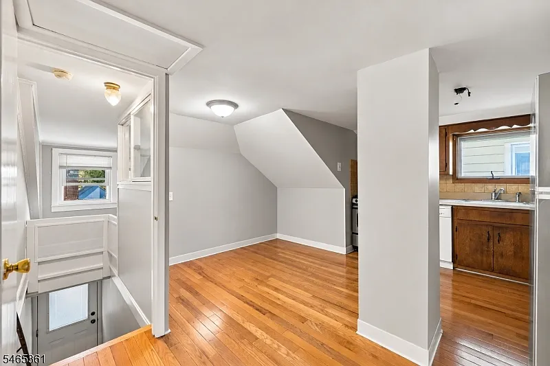 1 bed, 1.0 bath, $1,700 — Photo 4