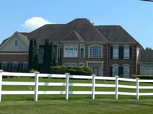 2716 Farmview Dr, Fallston, MD 21047