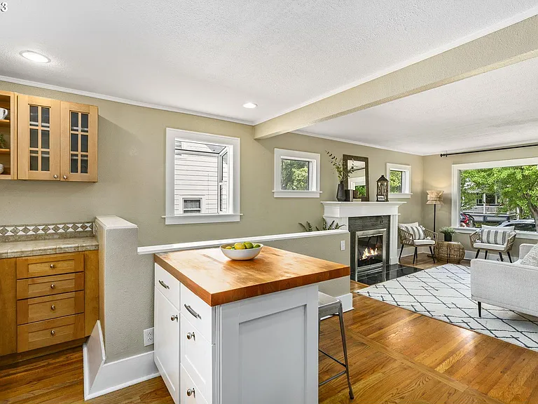 7615 SE Morrison St — Photo 6