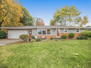 10320 Holiday Dr, Zeeland, MI 49464