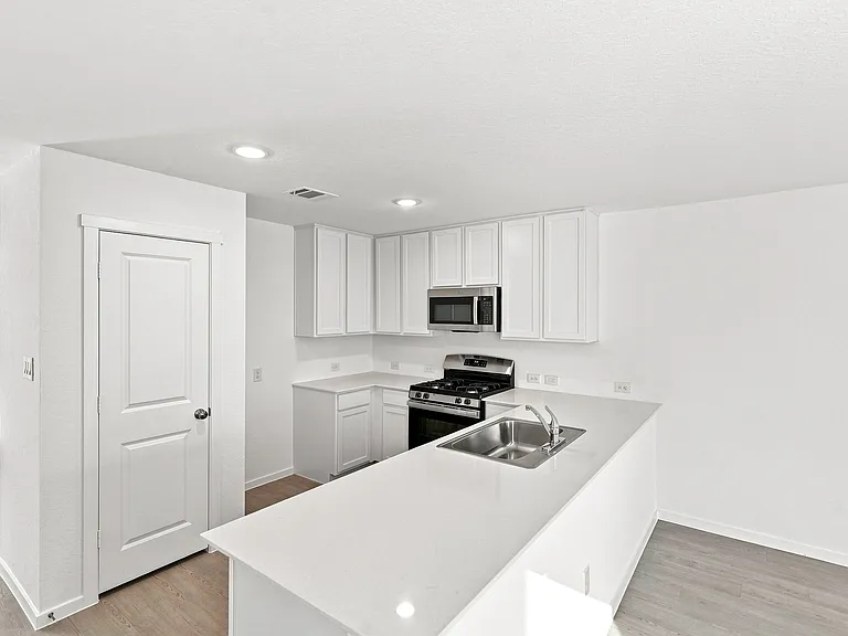 271 Zyra Ave — Photo 11