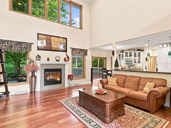 2nd image of 1802 Autumn Hill Dr