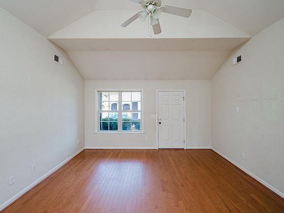 3rd image of 117 Ridgecrest Rd
