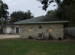 903 Battlebell Rd, Highlands, TX 77562