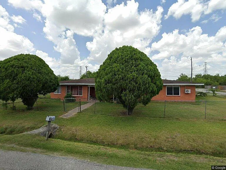 4 bed, 2.0 bath, 2914 sqft, $2,500 — Photo 1