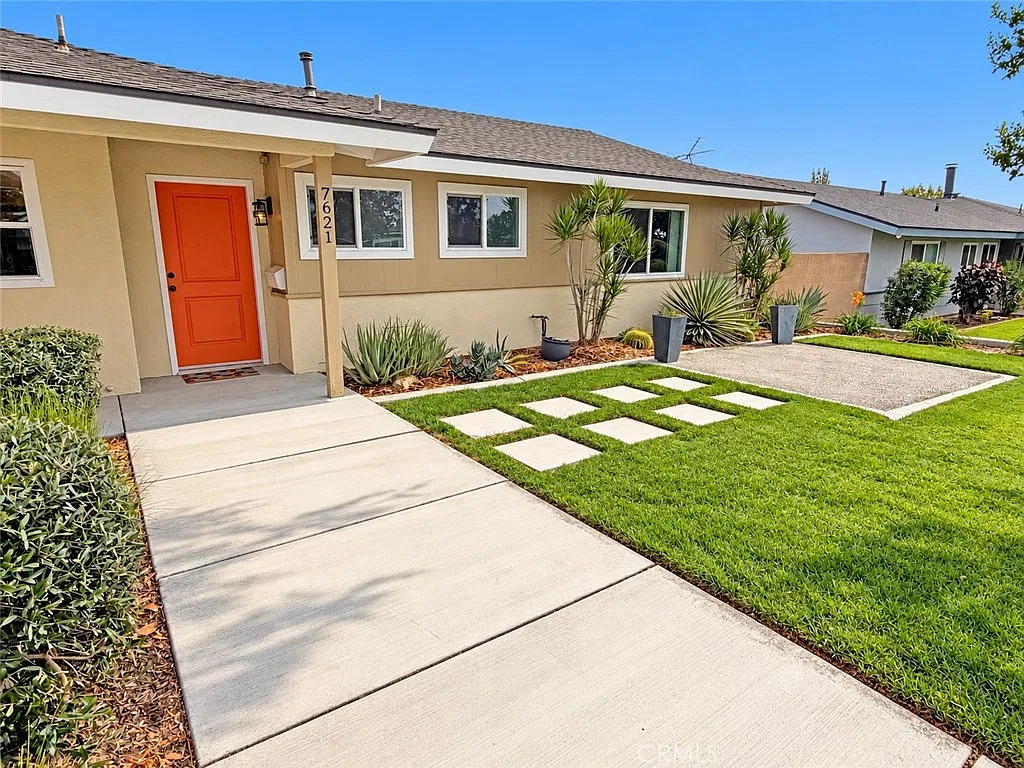 4 bed, 1352 sqft, $3,500 — Photo 2