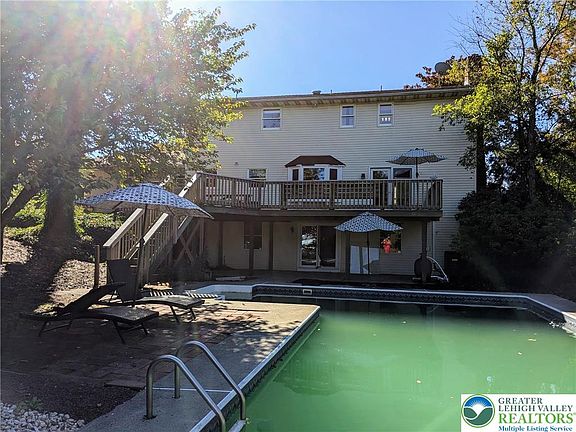 4th image of 3270 Vista Dr
