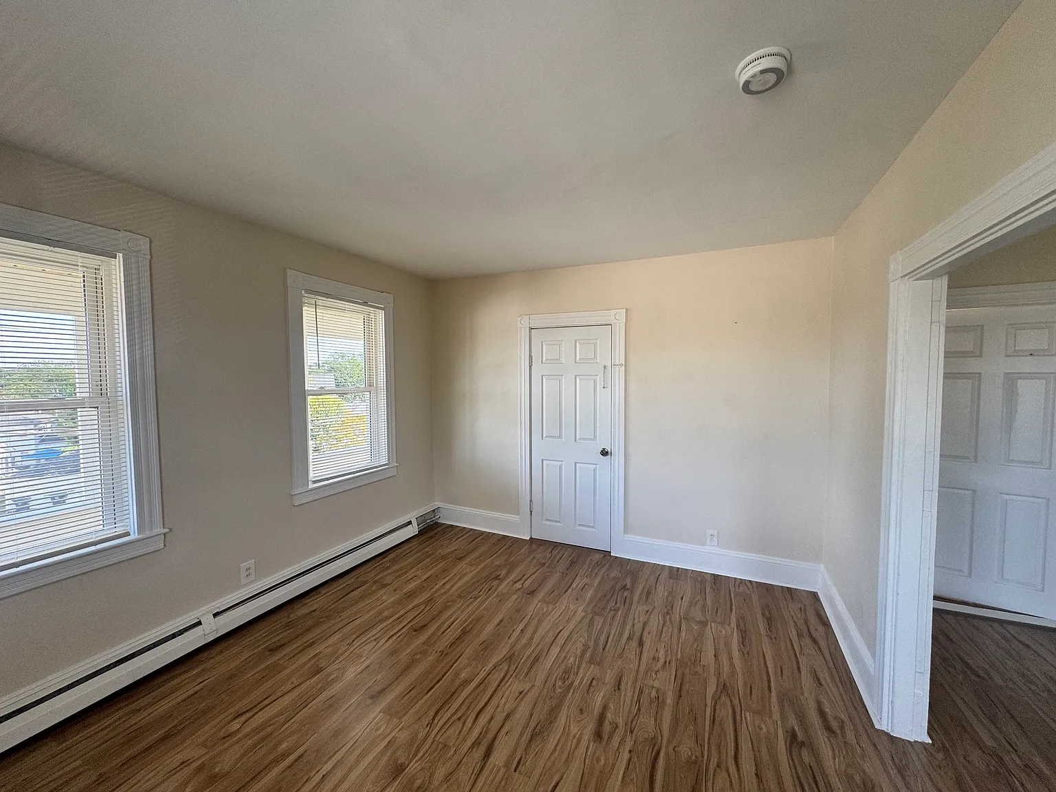 3 bed, 1400 sqft, $1,998 — Photo 4