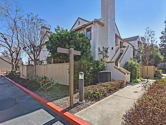 3rd image of 1348 Greenwich Ct