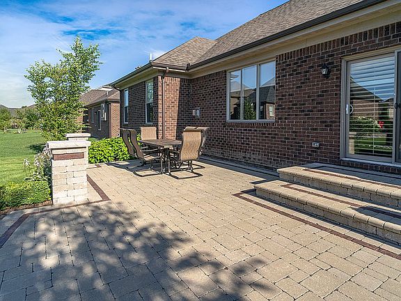3rd image of 60257 Stonecrest Dr