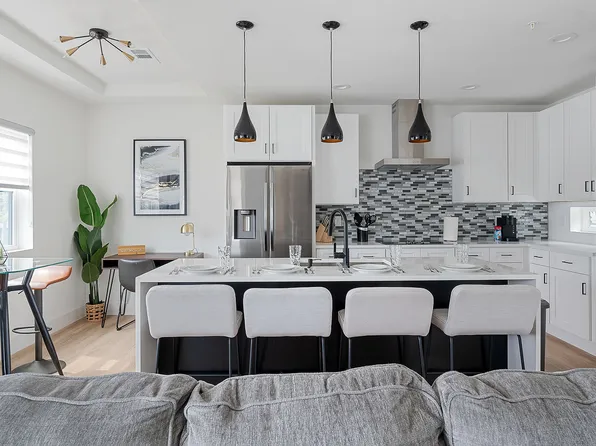 606 W 12th St #A, Dallas, TX 75208