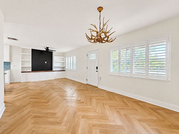 5th image of 4305 W Bay Ave