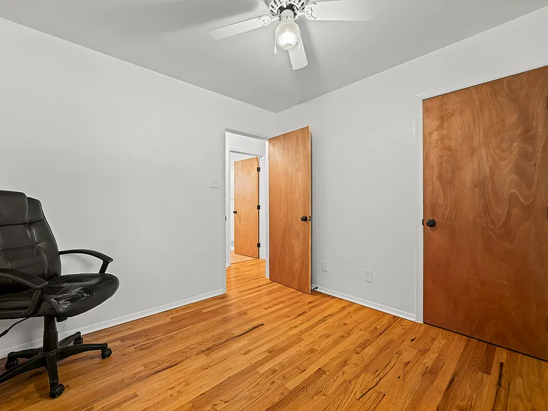 Upstairs bedroom 1