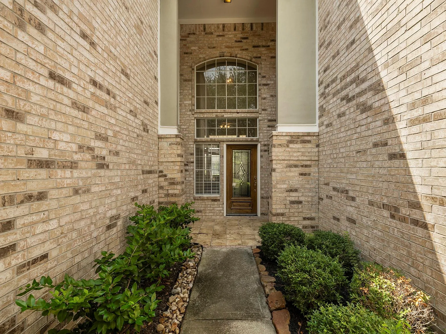 3 bed, 2.5 bath, 2131 sqft, $2,600 — Photo 3