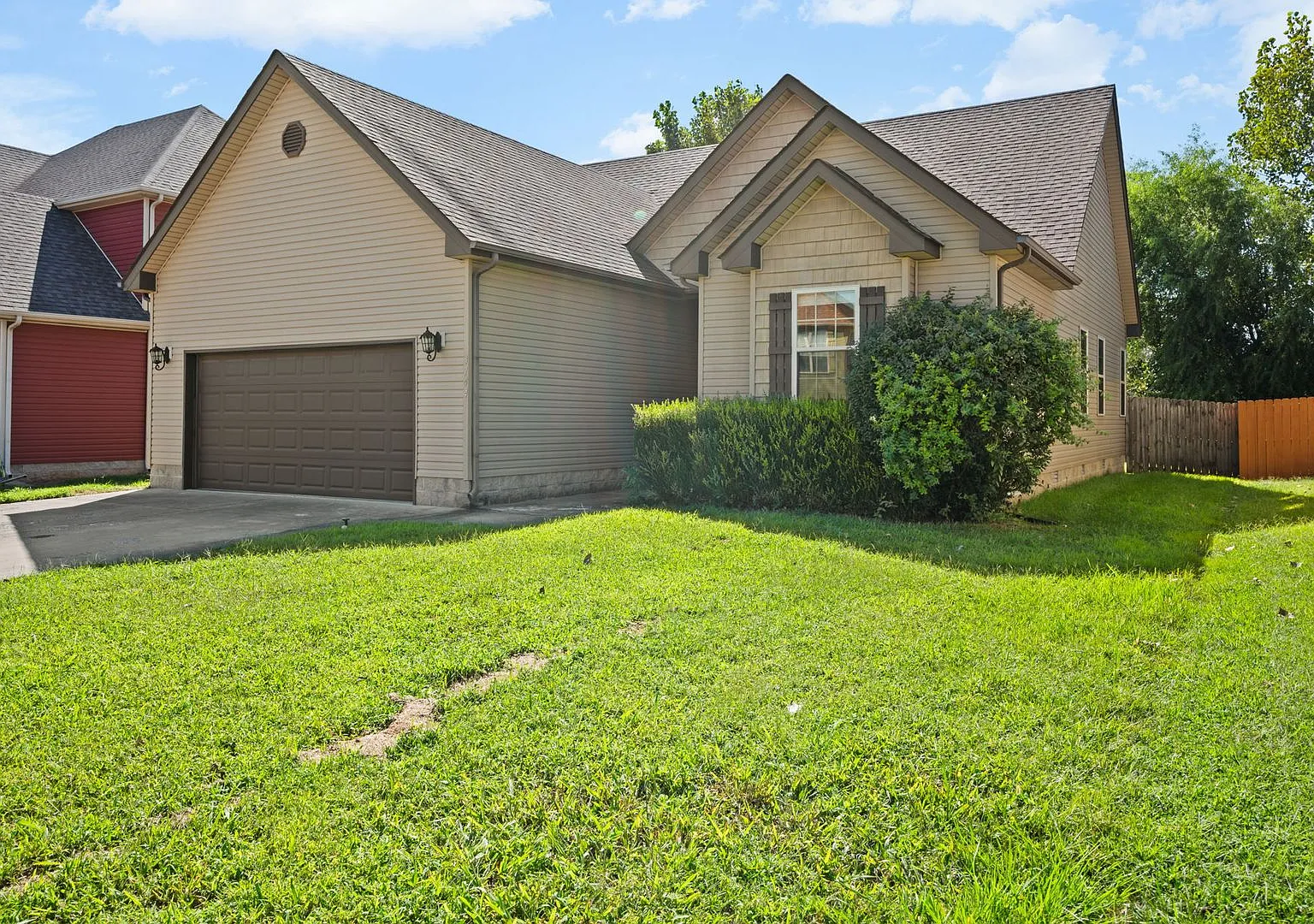 Single-Family Home with High Ceilings and Covered Back Deck! — Photo 3