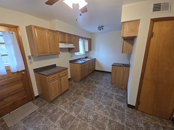 3rd image of 265 Crest Ave #6