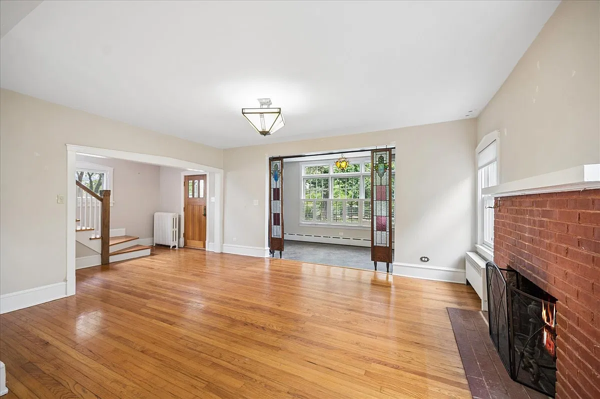 5 bed, 2.5 bath, 2628 sqft, $6,800 — Photo 2