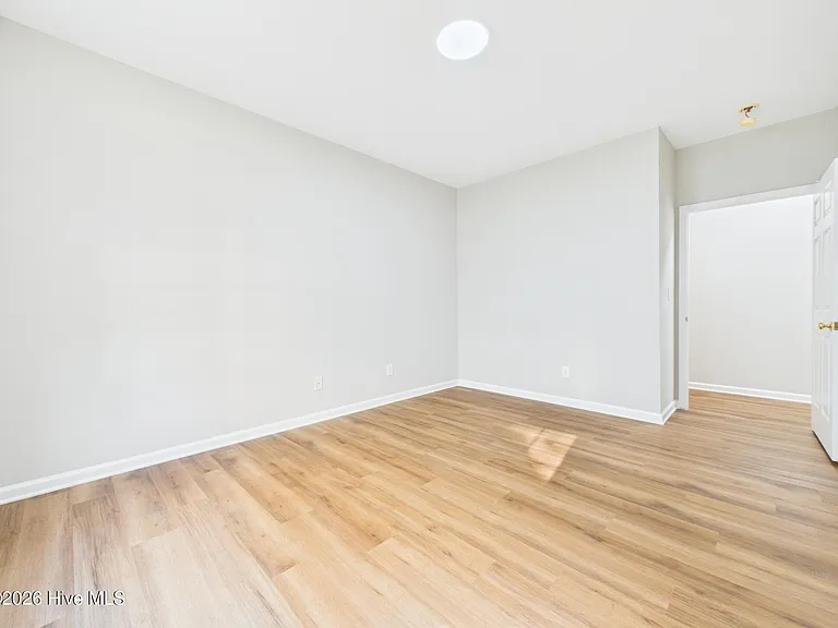 2111 Kudrow Ln — Photo 32