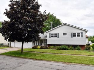 828 Thornwood Blvd, Elyria, OH