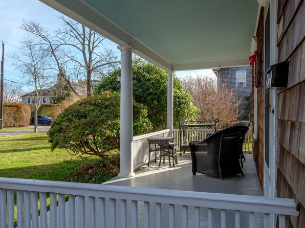 45 Wooley St, Southampton, NY 11968