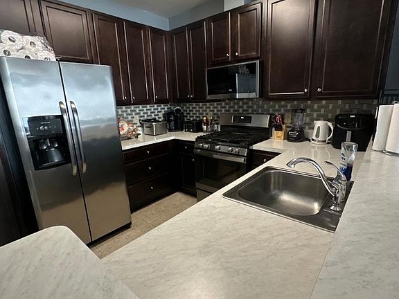 5th image of 19 Rowand Way E
