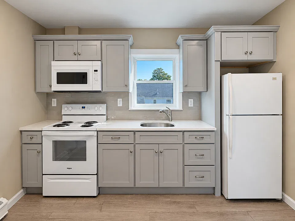 1105 Little East Neck Rd #2
