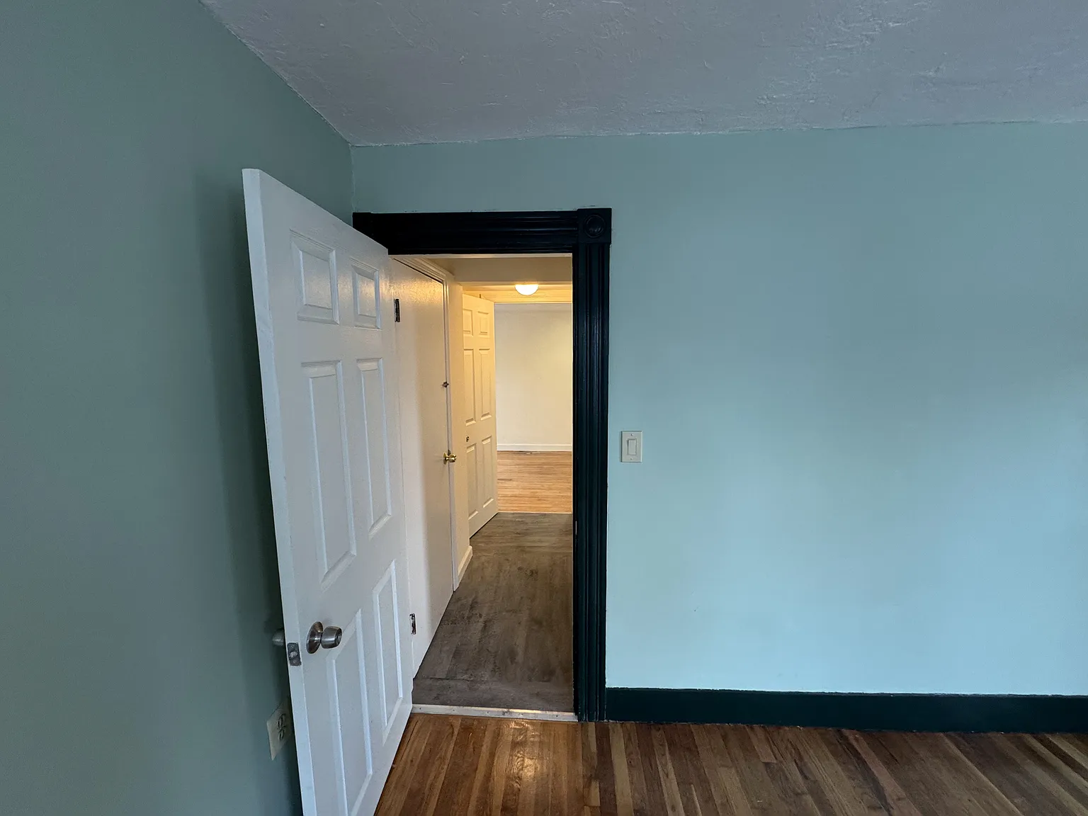 2 bed, 750 sqft, $2,200 — Photo 2
