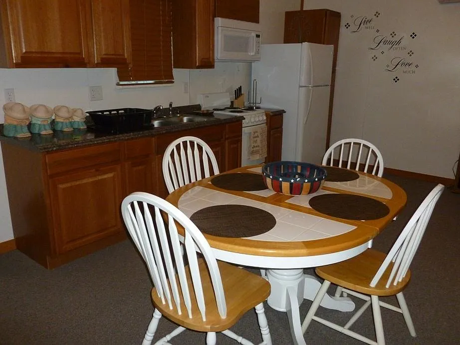 Studio, 450 sqft, $1,295 — Photo 2