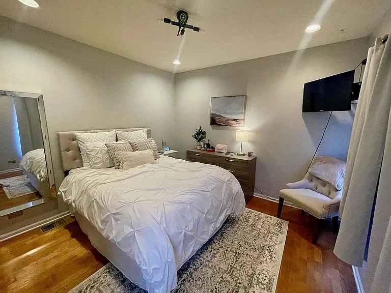 2643 N Southport Ave #CH — Photo 8