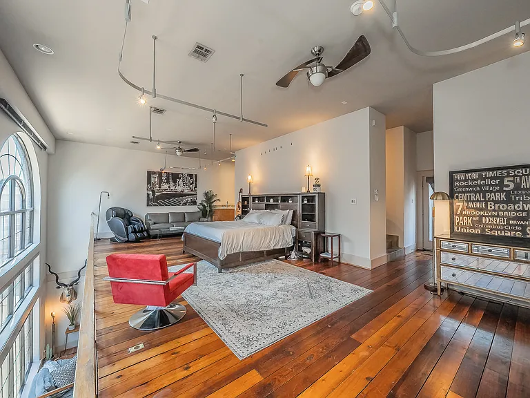 3911 Gilbert Ave #G — Photo 24