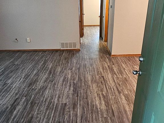 2nd image of 315 Vicksburg Cir