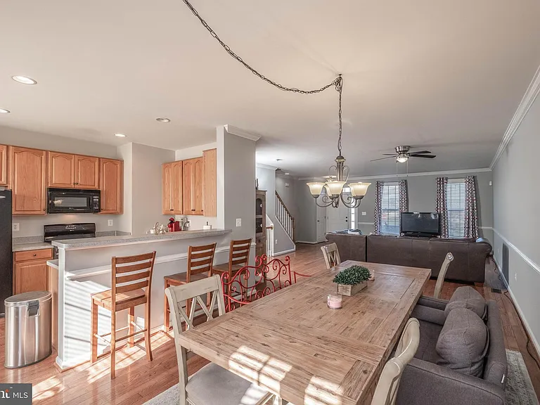 75 Spoon Sq — Photo 8